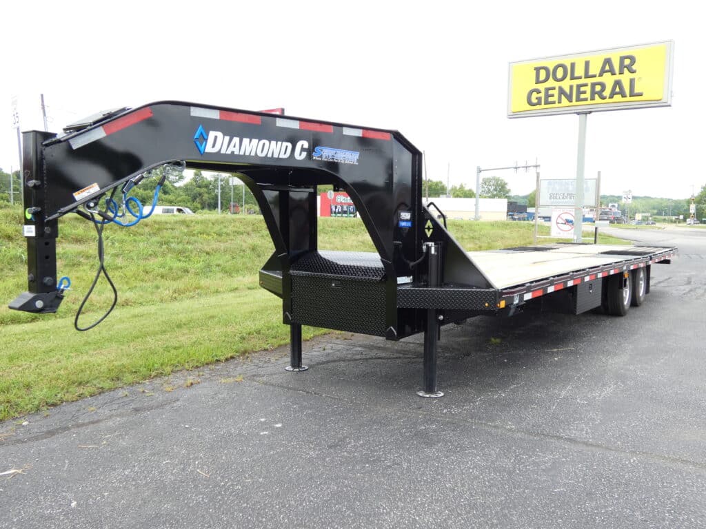2025-diamond-c-fmax210-hdt-102-x-32-25k-hydraulic-dovetail-equipment-trailer.jpg