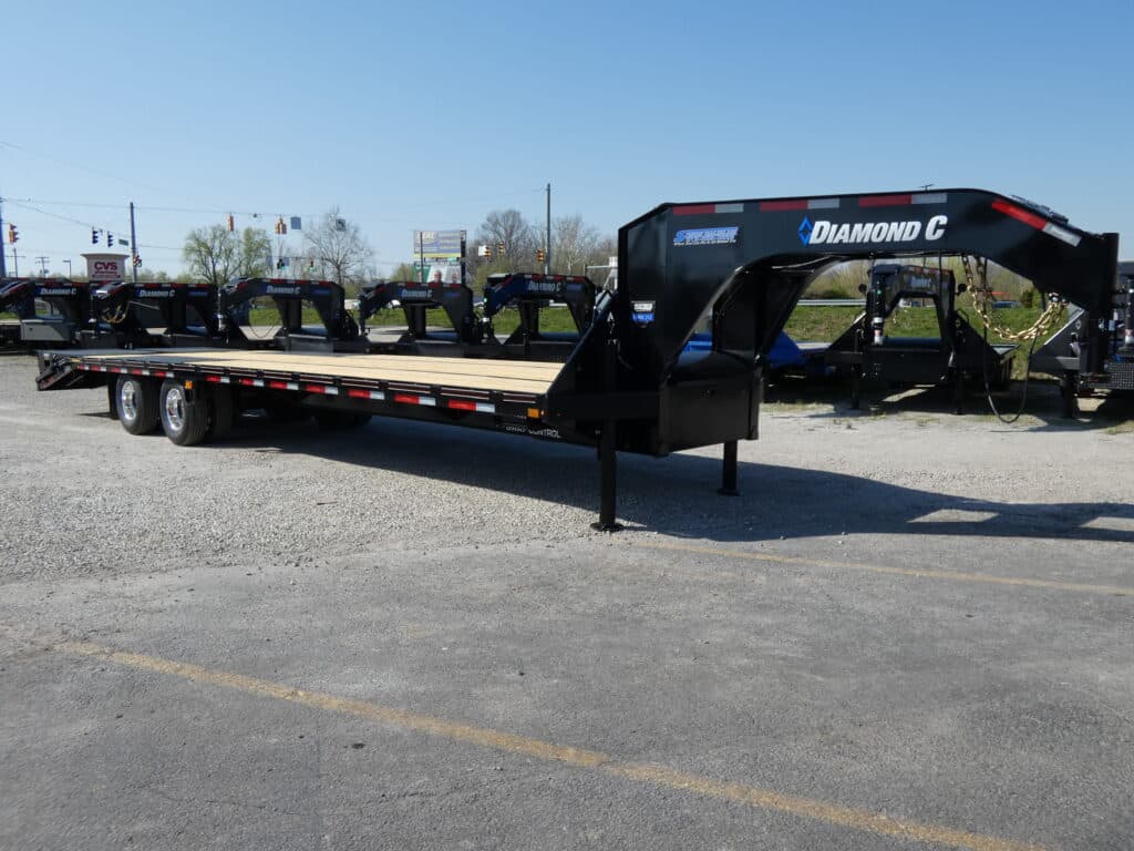 2025-diamond-c-fmax212-102-x-32-259k-equipment-trailer-with-max-ramps-stock.jpg