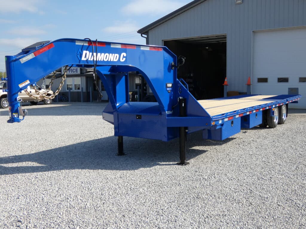 2025-diamond-c-fmax212-hdt-102-x-32-259k-hydraulic-dovetail-equipment-2.jpg