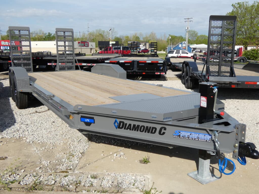 2025-diamond-c-lpx207-82-x-20-149k-equipment-trailer-with-hd-flip-knee-2.jpg