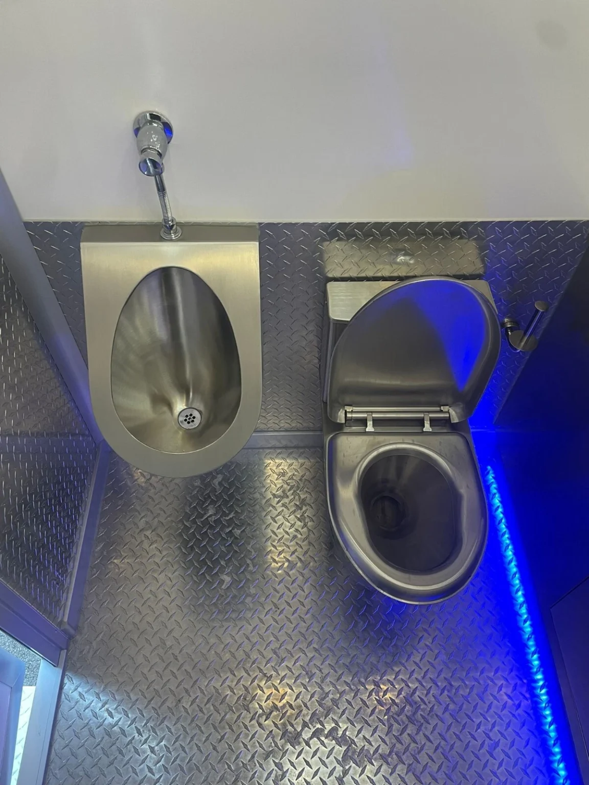 New luxury Restroom Trailer, Trailer Manufacturers, Mobile Bathroom Porta potty