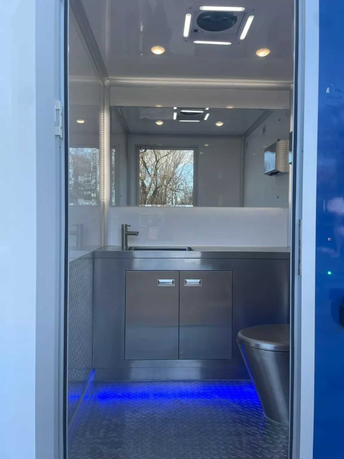 New luxury Restroom Trailer, Trailer Manufacturers, Mobile Bathroom Porta potty